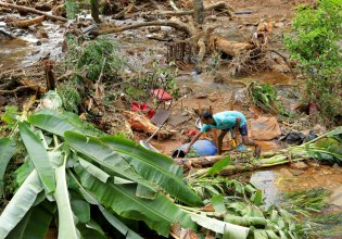 Νοτιοανατολική Ασία: Πάνω από 1.160 οι νεκροί από τις πλημμύρες – Τρομάζει το μέγεθος της καταστροφής