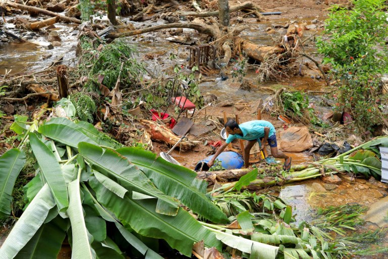 Νοτιοανατολική Ασία: Πάνω από 800 οι νεκροί από τις πλημμύρες – Τρομάζει το μέγεθος της καταστροφής