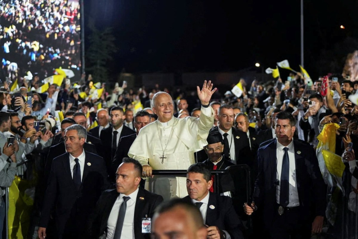 Ο πάπας Λέων ΙΔ΄ κάλεσε από τον Λίβανο τους θρησκευτικούς ηγέτες να καταπολεμήσουν τη βία και τη μισαλλοδοξία