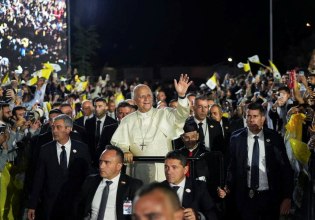 Ο πάπας Λέων ΙΔ΄ κάλεσε από τον Λίβανο τους θρησκευτικούς ηγέτες να καταπολεμήσουν τη βία και τη μισαλλοδοξία