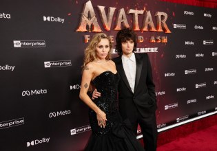 Η Μάιλι Σάιρους δήλωσε ότι το δαχτυλίδι των αρραβώνων της ήταν «προσφορά Black Friday»