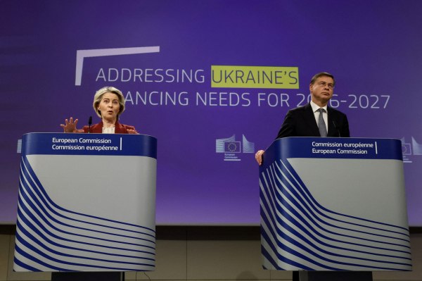 Η ΕΕ παρουσίασε την πρόταση για οικονομική στήριξη της Ουκρανίας – Με ρωσικά περιουσιακά στοιχεία ή δανεισμό