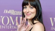 Έξι μήνες «θλίψης» ήταν αρκετές: Είναι ο 28χρονος μουσικός Role Model η νέα σχέση της Ντακότα Τζόνσον;