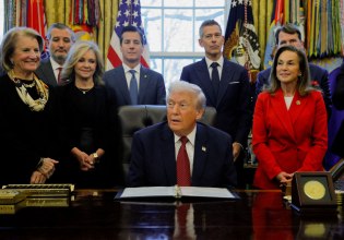 Ο Πούτιν θέλει να σταματήσει τον πόλεμο λέει ο Τραμπ [Βίντεο]