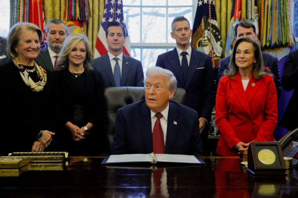 Ο Πούτιν θέλει να σταματήσει τον πόλεμο λέει ο Τραμπ [Βίντεο]