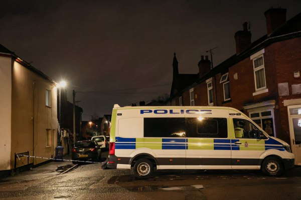 «Υπόθεση Πελικό» στη Βρετανία: Αντιμέτωπος με 56 αδικήματα ο άνδρας που νάρκωνε και βίαζε τη σύζυγό του