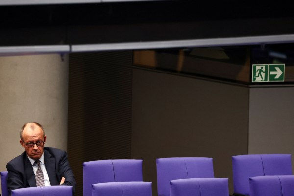 Από το «φθινόπωρο των μεταρρυθμίσεων», στον «χειμώνα της δυσαρέσκειας» – Η ταχεία φθορά του Φρίντριχ Μερτς