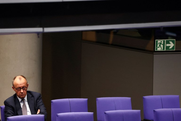 Από το «φθινόπωρο των μεταρρυθμίσεων», στον «χειμώνα της δυσαρέσκειας» – Η ταχεία φθορά του Φρίντριχ Μερτς