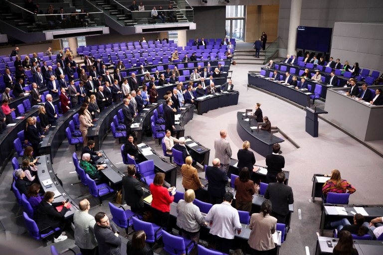 Γερμανία: Δια πυρός και σιδήρου ο Μερτς – Το αμφιλεγόμενο νομοσχέδιο που έθεσε σε δοκιμασία την κυβέρνηση