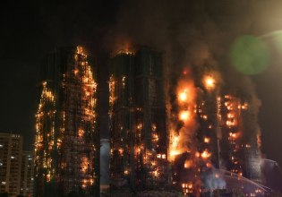 Πυρκαγιά στο Χονγκ Κονγκ: Σκάνδαλο στις παραβάσεις των κανόνων ασφαλείας – Αγνοήθηκαν οι ανησυχίες των ενοίκων