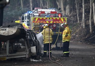 Αυστραλία: Οι αρχές καλούν χιλιάδες ανθρώπους να απομακρυνθούν από τα σπίτια τους λόγω πυρκαγιών