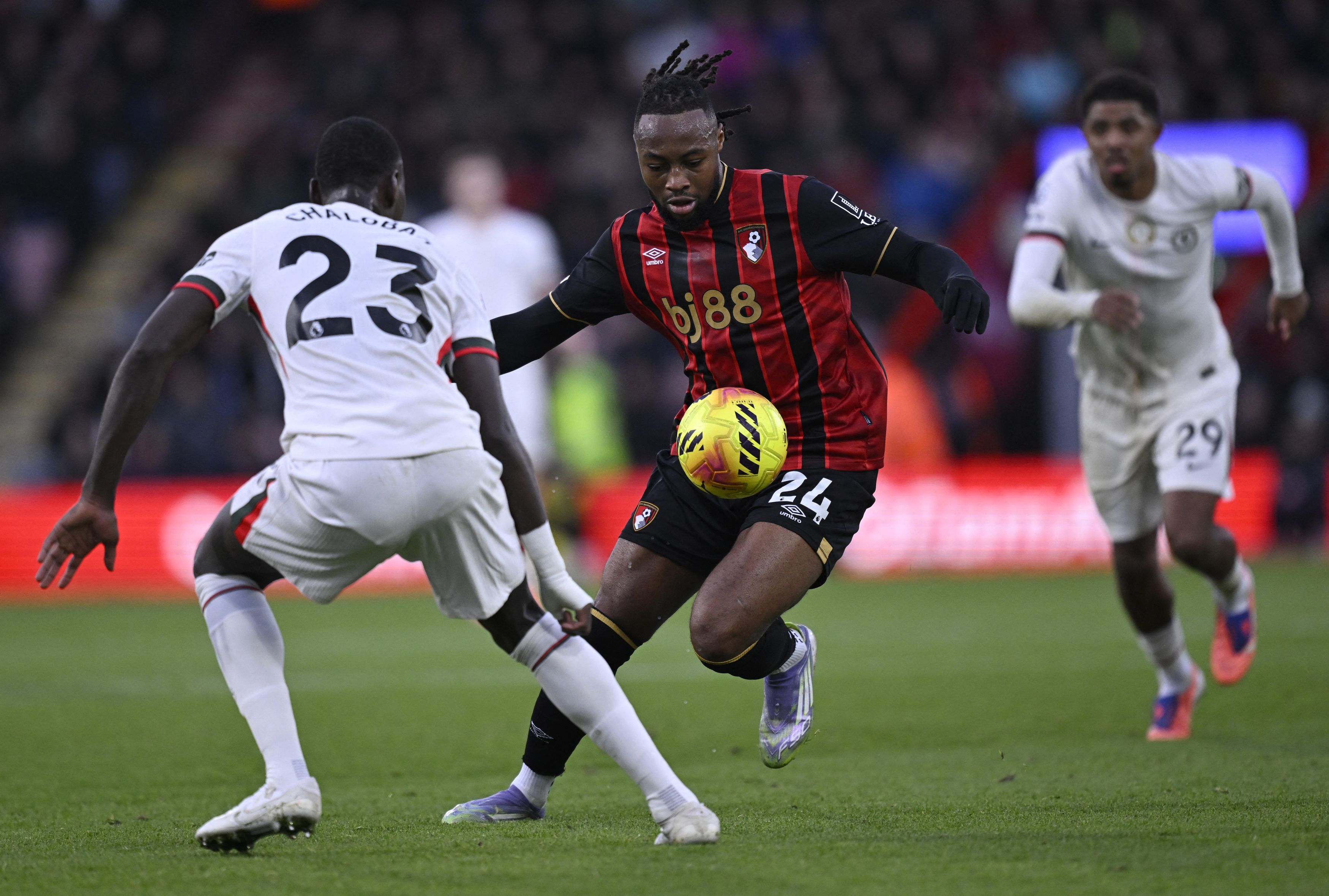 Ο Σεμένιο έχει στο… περίμενε την μισή Πρέμιερ Λιγκ