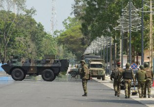 Αποτυχημένο πραξικόπημα στο Μπενίν: Η Νιγηρία συνέδραμε με στρατό για να καταστείλει την απόπειρα