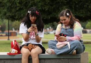 Υπάρχει ζωή χωρίς social media; Όλος ο κόσμος παρακολουθεί τα παιδιά της Αυστραλίας