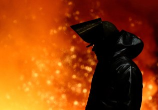 Ποδαρικό το 2026 με νέο φόρο άνθρακα: Πώς ο ευρωπαϊκός μηχανισμός CBAM επηρεάζει τις τσέπες μας