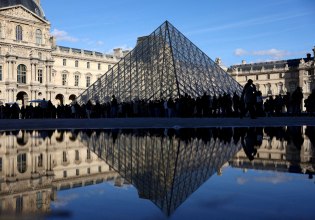 Απεργιακό «μπλακάουτ» στο Λούβρο: Tα σωματεία προειδοποιούν για κλείσιμο του μουσείου αυτή την εβδομάδα