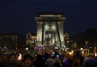 Δεκάδες χιλιάδες διαδηλώνουν στη Βουδαπέστη για φερόμενη κακοποίηση παιδιών σε κρατικά ιδρύματα της Ουγγαρίας