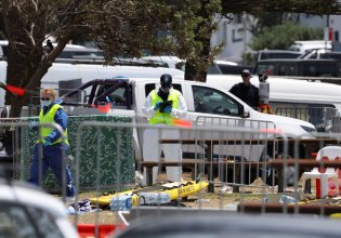 Πολύνεκρη επίθεση στην Αυστραλία: Αναφορές ότι διερευνώνται διασυνδέσεις του ενός δράστη με το ISIS