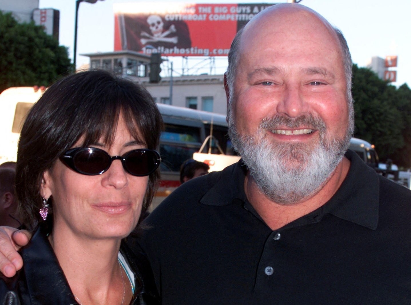 Έρευνες, φήμες και ο τελευταίος άνθρωπος που μίλησε μαζί του: Όλα όσα ξέρουμε έως τώρα για τη δολοφονία του Ρομπ Ράινερ