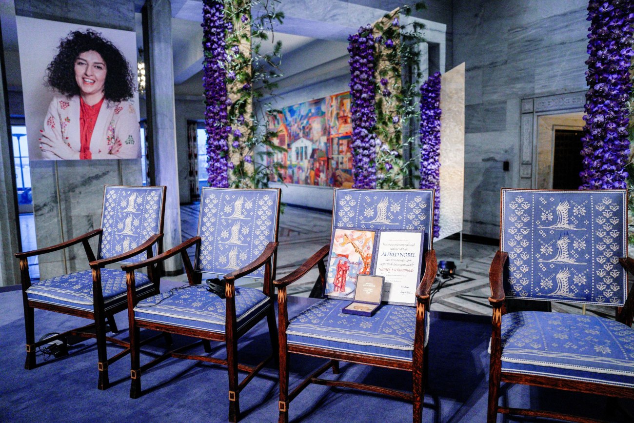 Ιράν: Στα επείγοντα η βραβευθείσα με Νόμπελ Ειρήνης, Ναργκίς Μοχαμαντί μετά τη βίαιη σύλληψή της