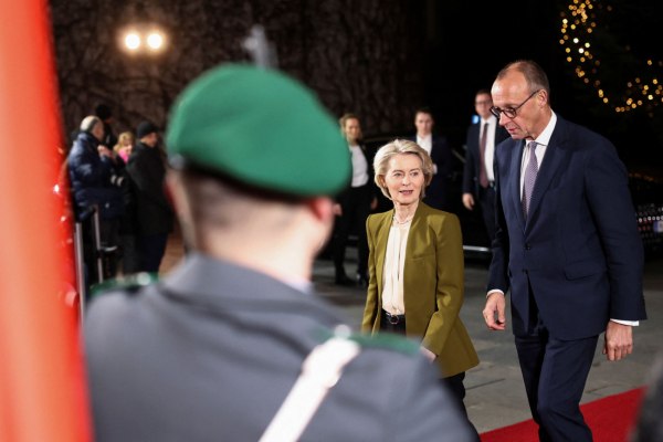 Η φον ντερ Λάιεν δείχνει Ουκρανία στην ΕΕ και της δίνει την τελική απόφαση για την παραχώρηση εδαφών