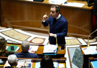 Αδιέξοδο στο γαλλικό κοινοβούλιο – Η Γαλλία χάνει την προθεσμία για τον προϋπολογισμό του 2026