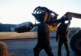 Κινητοποιήσεις: Το αγροτικό κίνημα «φουντώνει» – Ελλάδα, Γαλλία, Βρετανία και… μπλόκα στις Βρυξέλλες