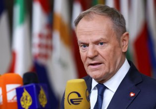 «Η Ευρώπη πρέπει να επιλέξει: Χρήματα σήμερα ή αίμα αύριο», δηλώνει ο Τουσκ