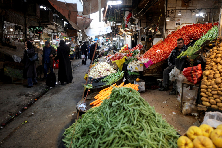Ο υπερπληθωρισμός και η ακρίβεια πλήττουν το Ιράν