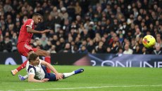 Χαμός για τον τραυματισμό του Ίσακ – Ο Τόμας Φρανκ υπερασπίστηκε τον παίκτη του