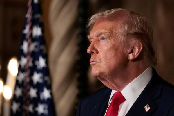 Εισβολές και ναρκοτρομοκρατία: Πώς η «έκτακτη ανάγκη» έγινε η καραμέλα του Τραμπ για την επέκταση της εξουσίας του