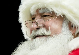 Πότε «σπάει» ο μύθος του Άγιου Βασίλη και τι σημαίνει αυτό για το παιδικό μυαλό;