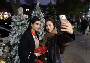 «Δεν υπάρχει γυρισμός»: Οι γυναίκες του Ιράν είναι αποφασισμένες να πετάξουν τη μαντίλα