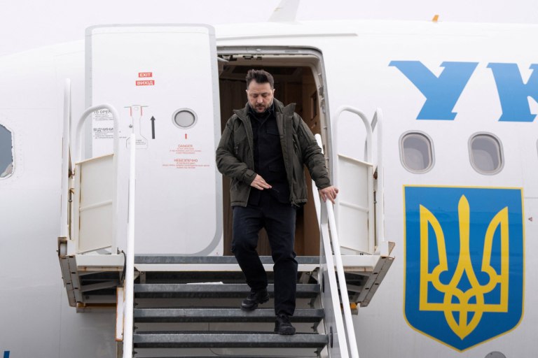 Ζελένσκι: Έφτασε στο Μαϊάμι για τη συνάντηση με τον Τραμπ – Ανάρτηση Ντμιτρίεφ κατά «πολεμοκάπηλων»