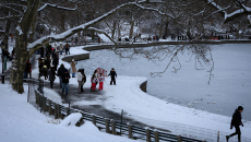 Νέα Υόρκη: Σε κατάσταση έκτακτης ανάγκης εξαιτίας της χιονοθύελλας – Χιλιάδες πτήσεις έχουν ακυρωθεί