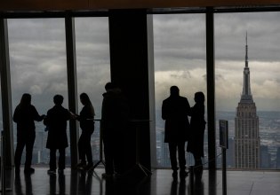 Στα χαμηλότερα επίπεδα του 2025 τα επιδόματα ανεργίας στις ΗΠΑ (γράφημα)