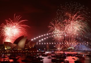 Το πάρτι ξεκίνησε – Με πυροτεχνήματα και μουσικές ο πλανήτης υποδέχεται το 2026