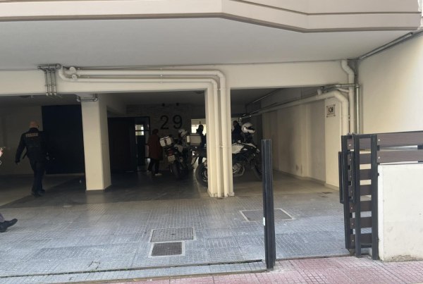 Λάρισα: Νεκρός 54χρονος – Έπεσε από ταράτσα πολυκατοικίας