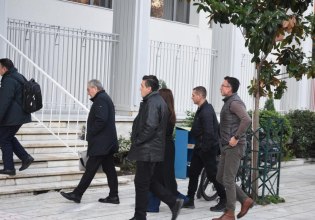 Δίκη Τεμπών: «Γολγοθάς» συγγενών για να φτάσουν στη Λάρισα- «Τους δρόμους δεν τους έκλεισαν οι αγρότες, αλλά η αστυνομία»