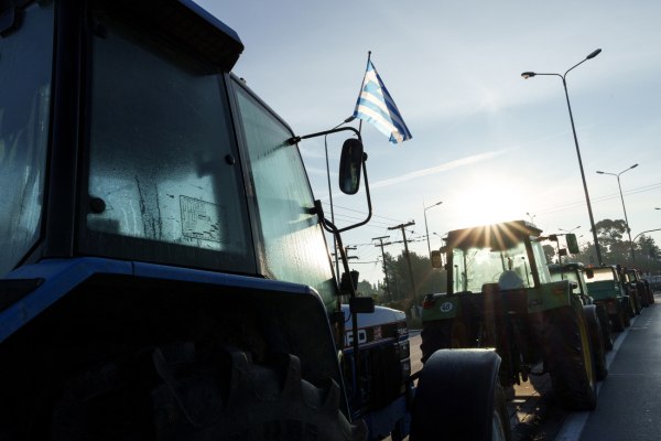 Αγρότες: Ξεκίνησαν τα τρακτέρ για το λιμάνι της Θεσσαλονίκης – Ισχυρές αστυνομικές δυνάμεις στο σημείο