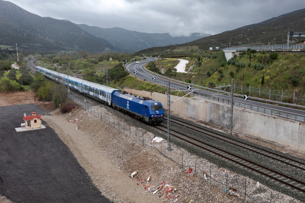 ΣΥΡΙΖΑ: Πού πάνε τα χρήματα του Ταμείου Ανάκαμψης; – Διαφήμιση 828.000€ για σιδηροδρομικά που δεν έγιναν