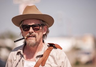 Ο Ίθαν Χοκ μετανιώνει για τα παιδικά χρόνια της κόρης του Μάγια – «Ήταν δύσκολα και περίπλοκα»