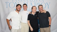 Γιάννης Πάριος: Μαζί με τους γιους, τις νύφες και τα εγγόνια του στο χριστουγεννιάτικο τραπέζι