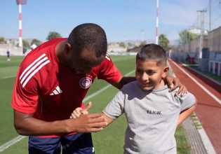Ο Ολυμπιακός και ο Βαγγέλης Μαρινάκης προσέφερε 25.000 ευρώ στο Make-A-Wish Ελλάδος (vid)