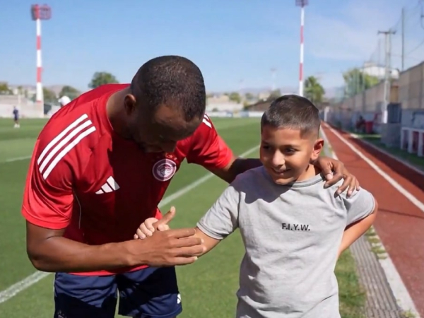 Ο Ολυμπιακός και ο Βαγγέλης Μαρινάκης προσέφερε 25.000 ευρώ στο Make-A-Wish Ελλάδος (vid)