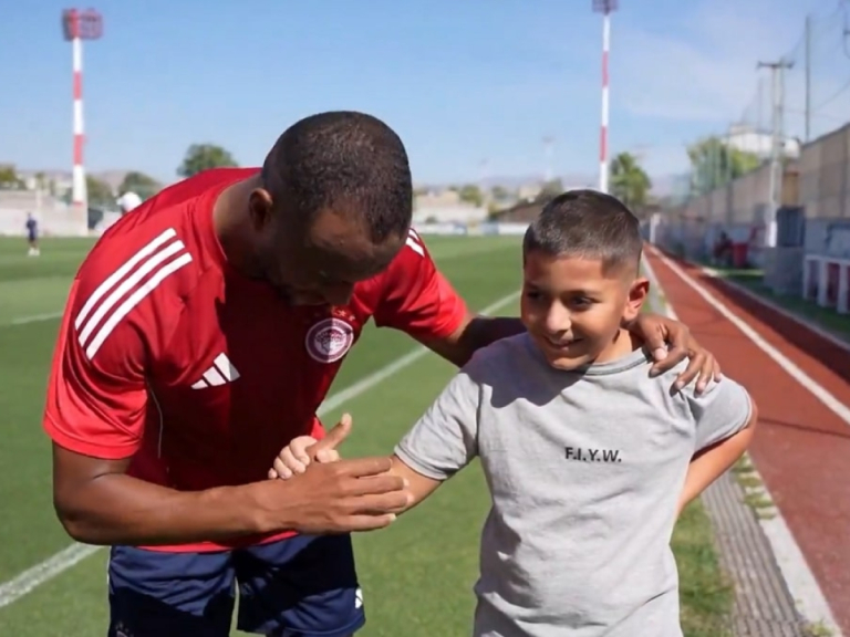 Ο Ολυμπιακός και ο Βαγγέλης Μαρινάκης προσέφερε 25.000 ευρώ στο Make-A-Wish Ελλάδος (vid)