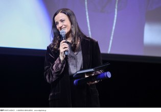 Καρυοφυλλιά Καραμπέτη: Για ποιον λόγο δεν έχει social media και δεν κάνει διαφημίσεις