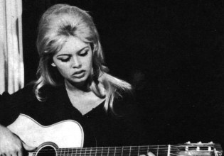 Μπριζίτ Μπαρντό: Όταν συνεργάστηκε με τον Γιάννη Σπανό