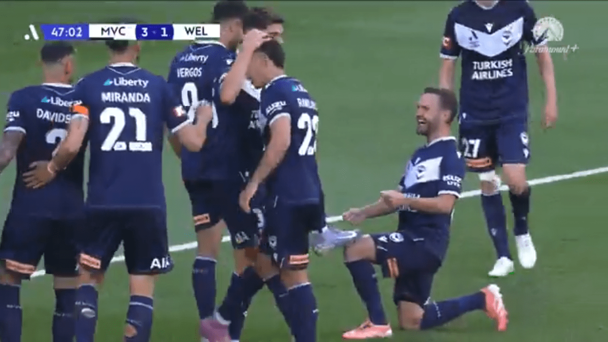 Επική στιγμή: Ο Βέργος πέτυχε χατ-τρικ και ο Μάτα του γυάλισε το παπούτσι (vid)