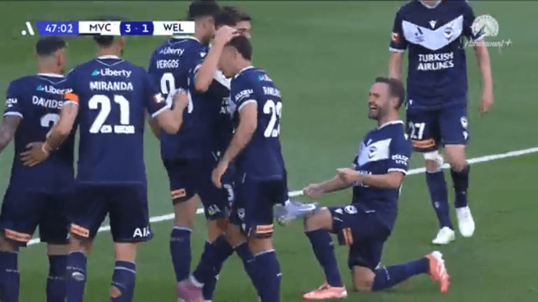 Επική στιγμή: Ο Βέργος πέτυχε χατ-τρικ και ο Μάτα του γυάλισε το παπούτσι (vid)